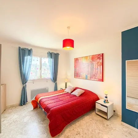 Apartment T2 Climatise Dans Petite *